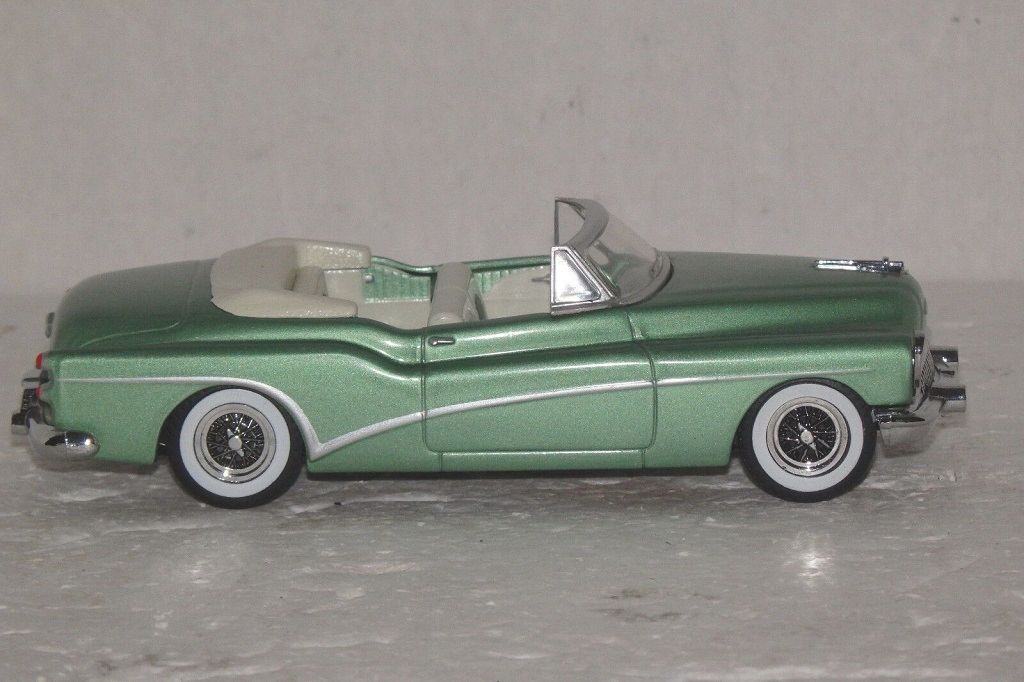 Matchbox Collectibles DYM37798; 1953 Buick Skylark; Metallic-light Green, White down folded hood